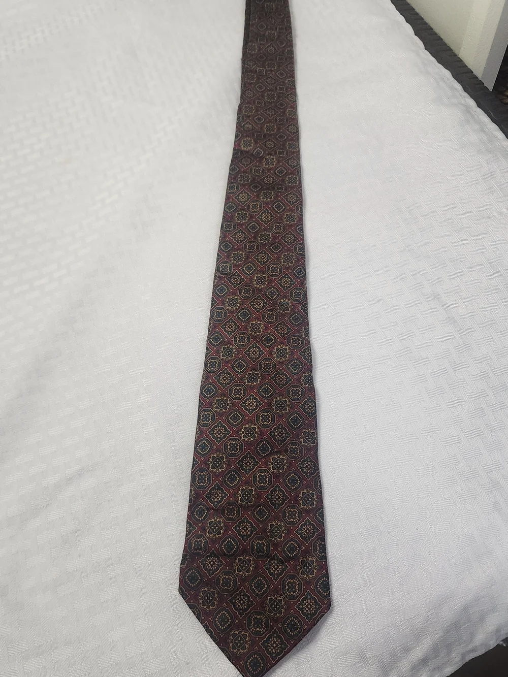 Stanley Blacker Men’s Burgundy and Navy Medallion Silk Tie
